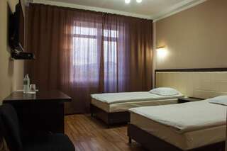 Отель Гостиница Альтамира Каракол Стандартный двухместный номер с 2 отдельными кроватями-2