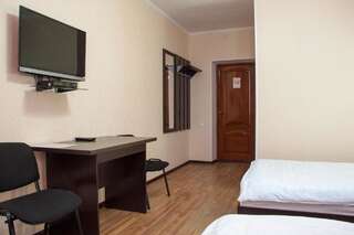 Отель Гостиница Альтамира Каракол Стандартный двухместный номер с 2 отдельными кроватями-3